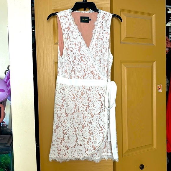 Lacy cream strapless dress - Picture 1 of 4